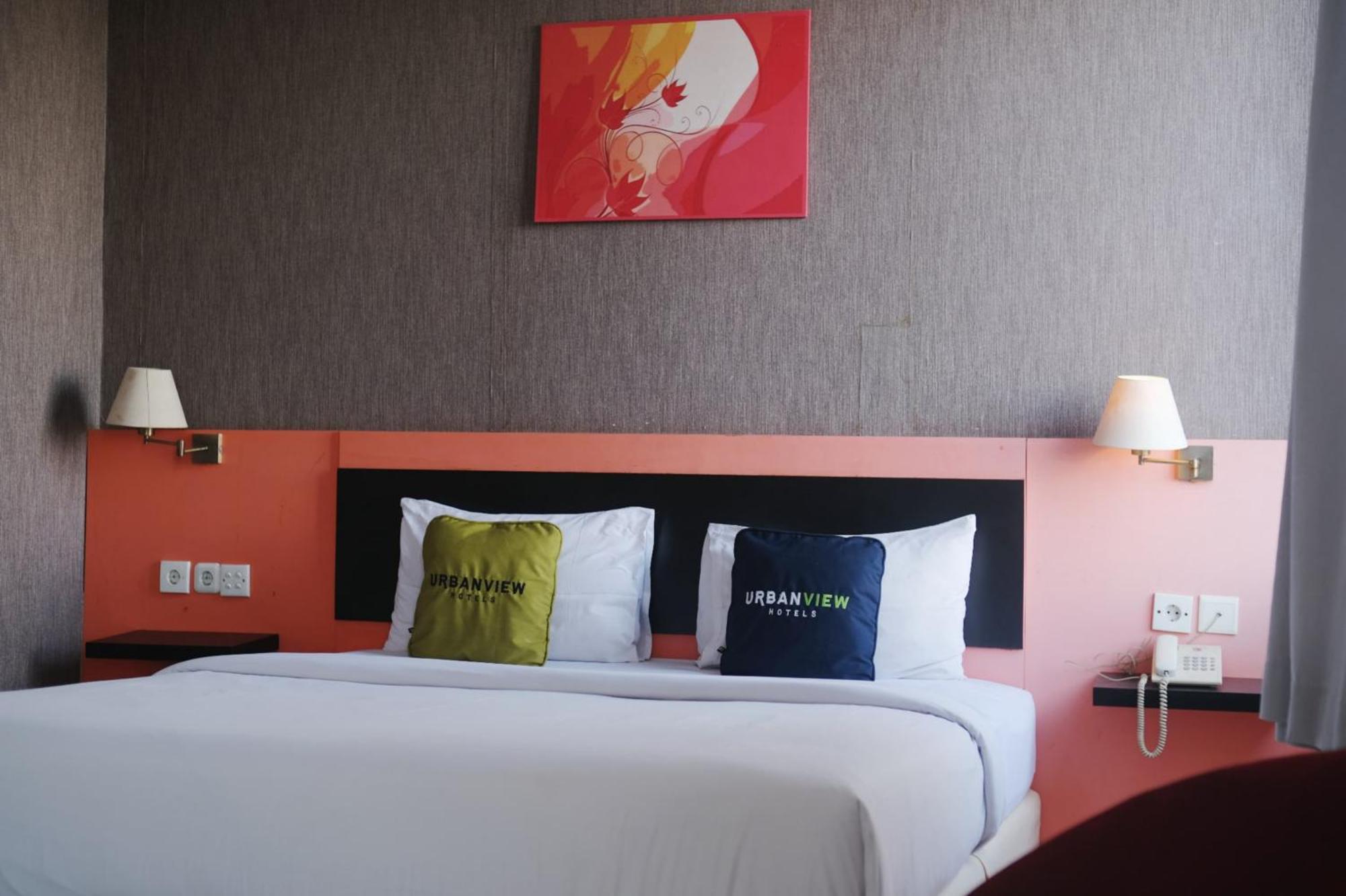 Urbanview Hotel Asyra Makassar Exterior foto