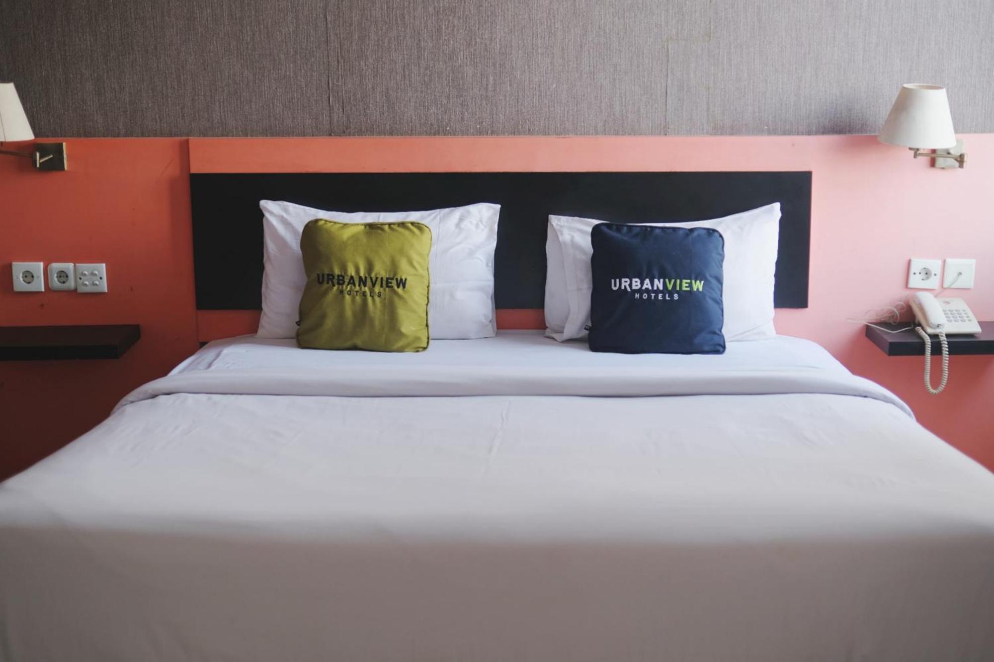 Urbanview Hotel Asyra Makassar Exterior foto
