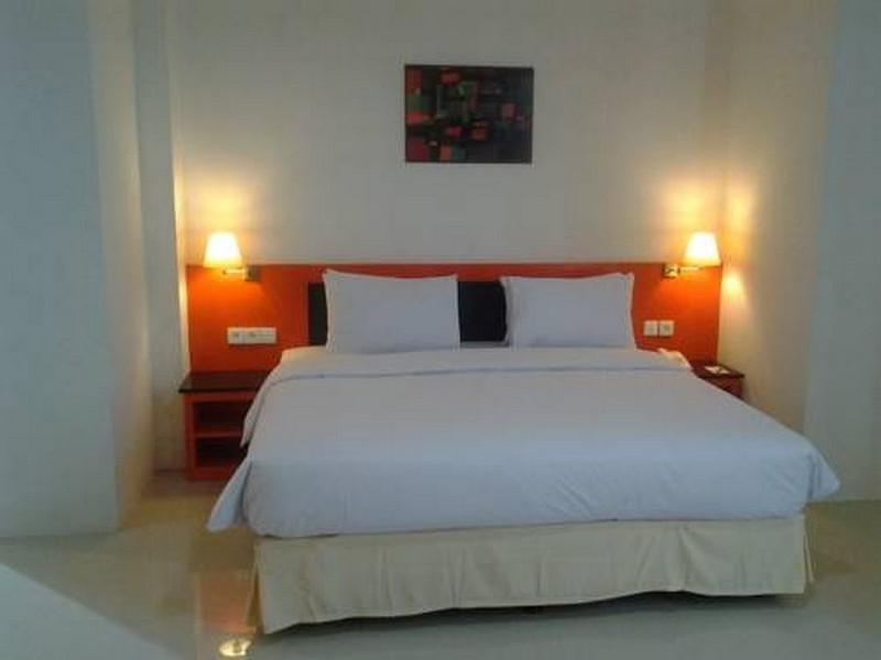Urbanview Hotel Asyra Makassar Exterior foto